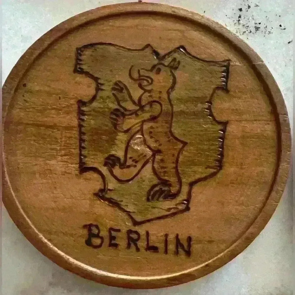 Vintage handmade set of 5 German coat of arms wooden coasters folk art - Picture 2 of 7